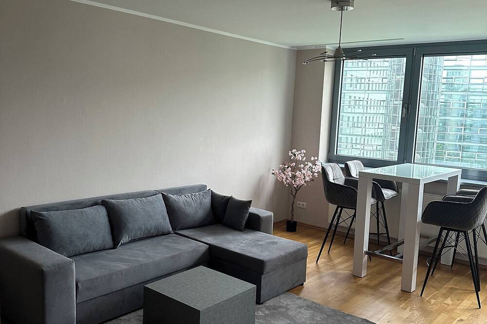 Ganze Wohnung, Premium Apartment mit Balkon in Top Lage in Düsseldorf-Golzheim, Düsseldorf