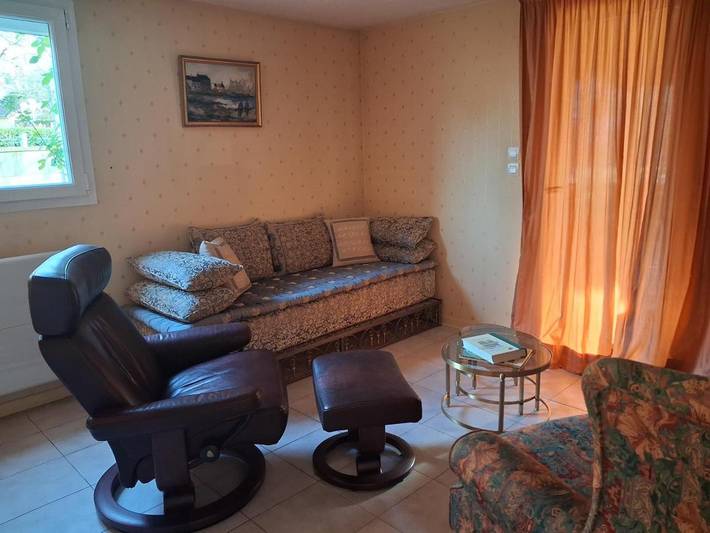 Location de vacances pour 3 personnes, avec jardin ainsi que vue et terrasse, animaux acceptés à Saint-Priest - 3
