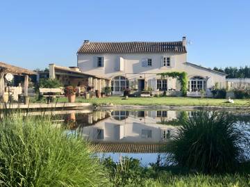 Clos Saint-Véran : Chambres dans un mas arboré