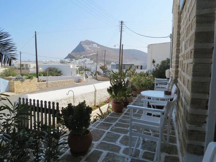 Maison d’hôte pour 2 personnes, avec vue et jardin dans Folégandros
