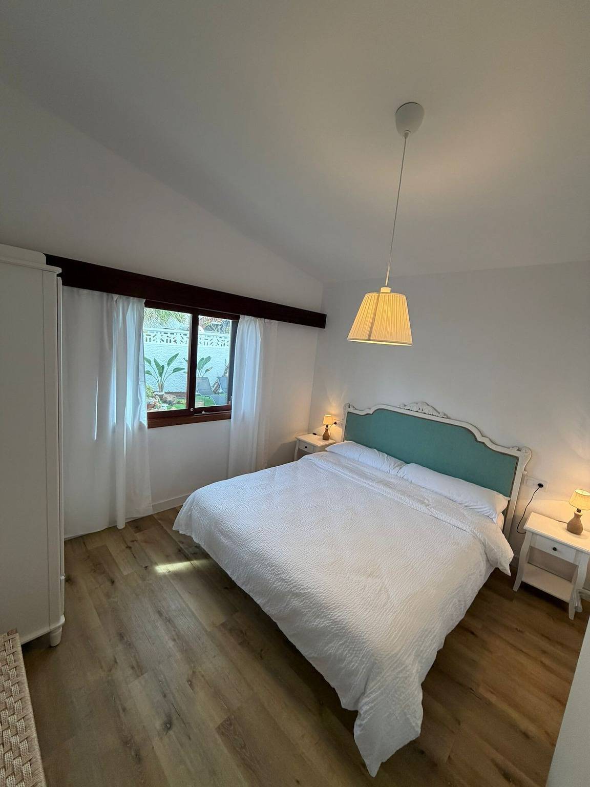 Apartamento entero, Apartamento vacacional 'Rayo Verde' con vistas al mar, terraza compartida y Wi-Fi in Punta del Hidalgo, San Cristóbal de La Laguna