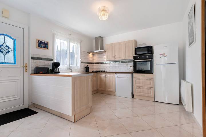 Holiday Home 'Maison Gicquel' with Private Terrace and Garden in Le Tour-du-Parc, Côte des Mégalithes