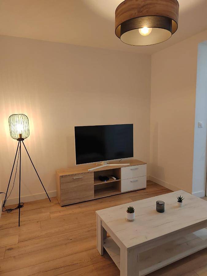 Appartement entier, Two-Bedroom Apartment in Saint-Jean-de-Védas, Côte méditerranéenne (France)