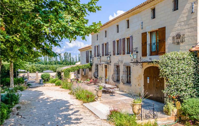 Ferienhaus für 16 Personen, mit Terrasse und Garten sowie Pool