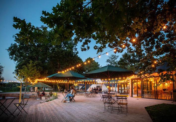 Parc de vacances pour 5 personnes, avec sauna et piscine ainsi que terrasse et jacuzzi à Rillé - 3