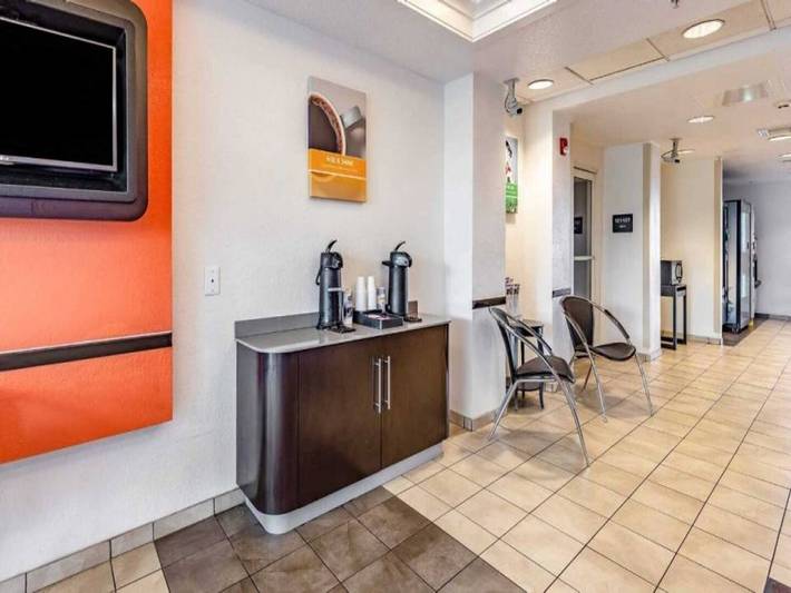Apartamento entero, 1 cama doble | Acceso para personas con movilidad reducida Ri Shwr, Nsmk in Illinois