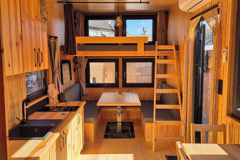 Woody tinyhouse, nabij het strand en de zee! in Wijk aan Zee, Nederlandse Noordzeekust