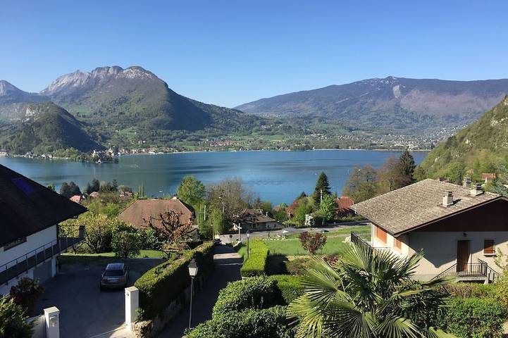 Location de vacances pour 6 personnes, avec jardin et balcon à Talloires