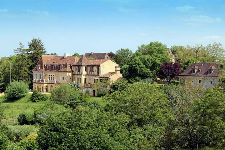 Location de vacances pour 9 personnes, avec jardin ainsi que piscine et vue, adapté aux familles à Saint-Cybranet - 2
