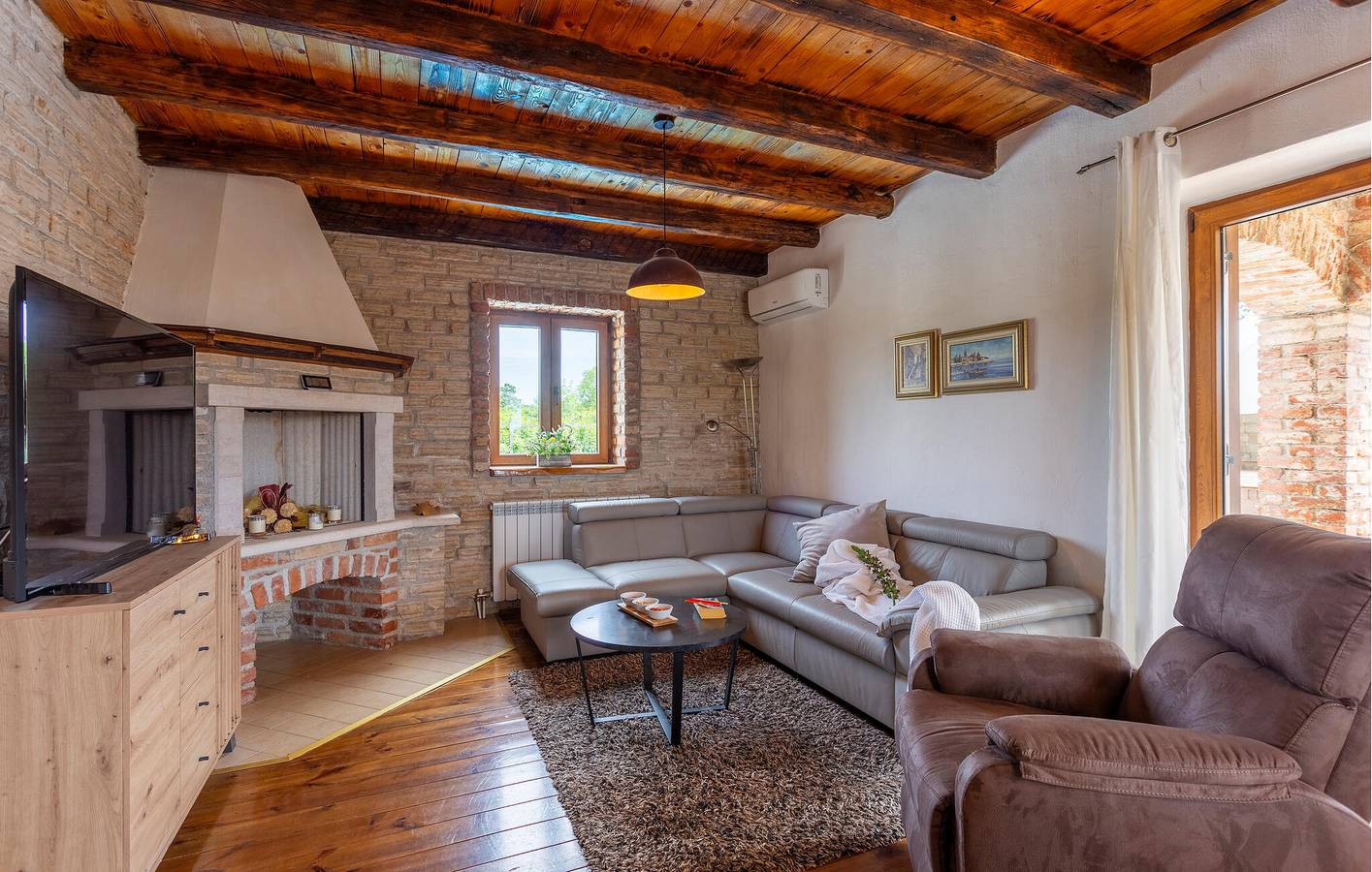 Gemütliche Ferienwohnung mit Pool und Terrasse, 1,5 km vom Stadtzentrum von Jursici entfernt in Jursici, Svetvinčenat