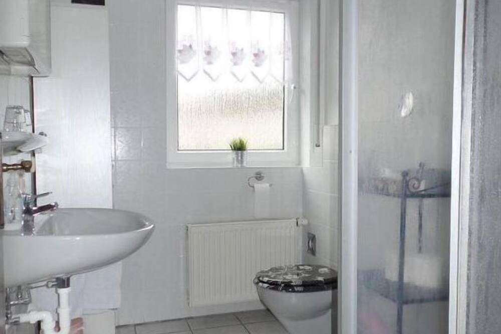 Ganze Wohnung, Ferienwohnung Beate Erz - 2-Bettwohnung in Burg Eltz, Burgen (Mosel)