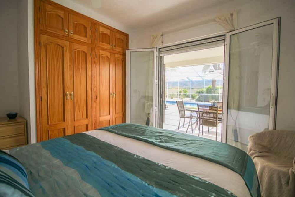 Beautiful Villa, 3-Bed, 3-Bath, Fly-Free Enclosed Private Pool, In Town in Arboleas, Almería Province