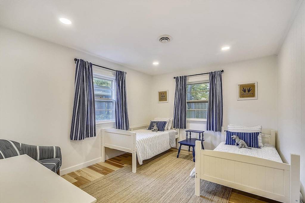 Porch Life – In-Town Private 3 Br Home Sleeps 6-8 in Rehoboth Beach, Sussex County (Delaware)