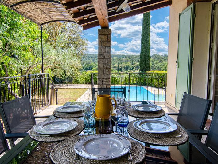 Location de vacances pour 6 personnes, avec vue ainsi que terrasse et jardin à Carcès - 2