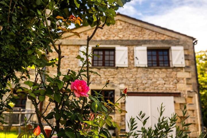 Location de vacances pour 10 personnes, avec jardin et vue, animaux acceptés à Saint-Christophe-des-Bardes