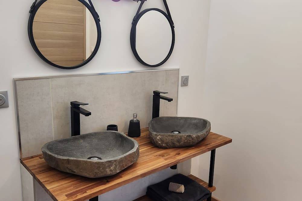 Cocon Pour 2 Avec Jacuzzi in Andilly, Región de La Rochelle