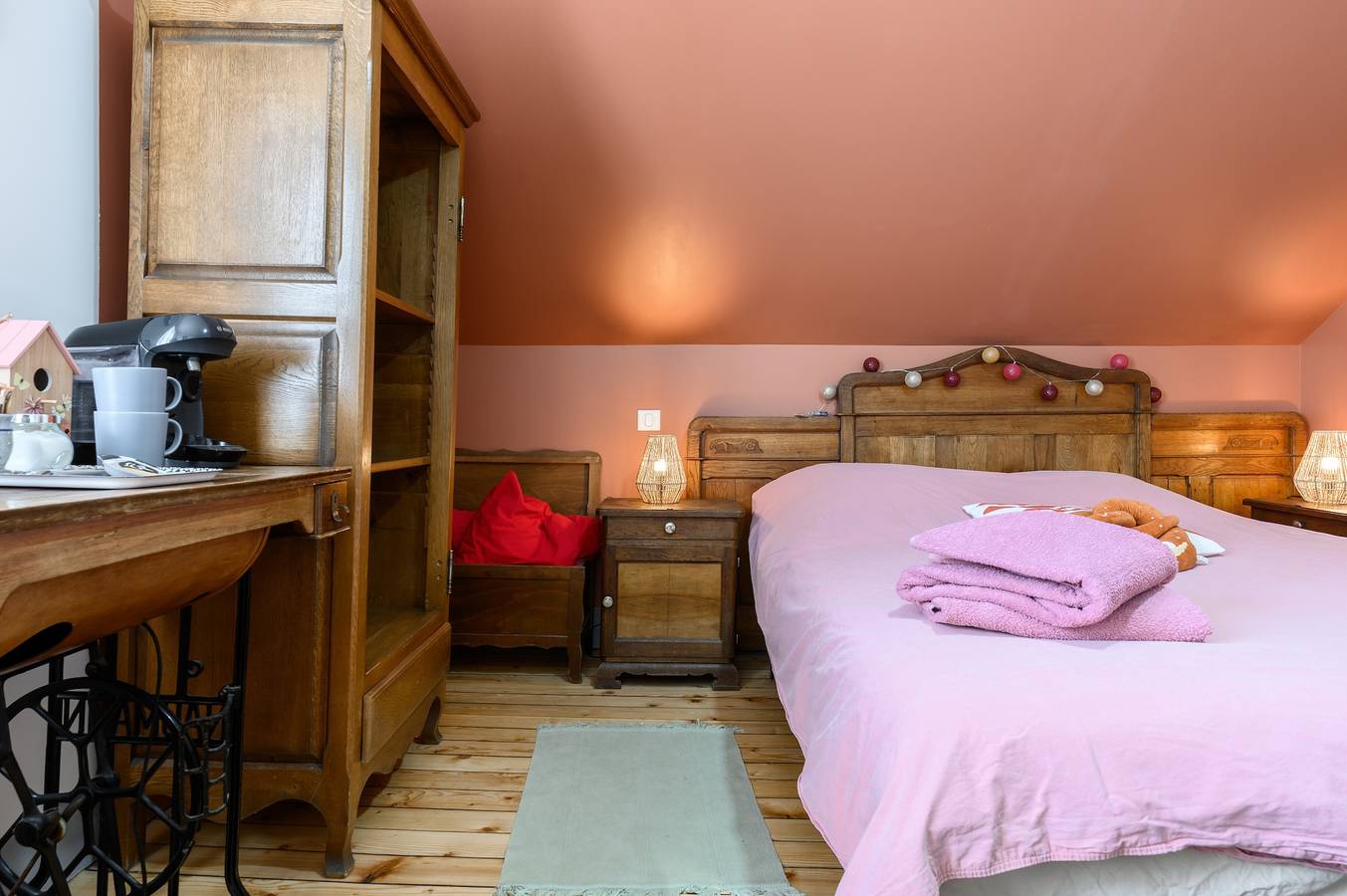 Chambre rouge, route des vins in Herrlisheim-près-Colmar, Région de Colmar