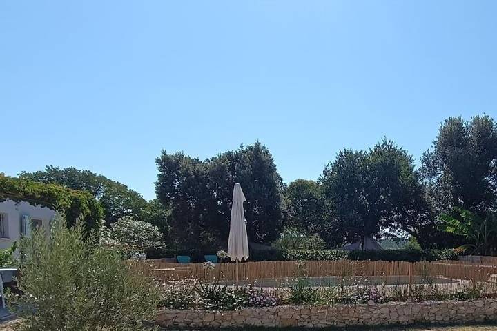 Location de vacances pour 6 personnes, avec jardin ainsi que piscine et vue à Sardan - 4