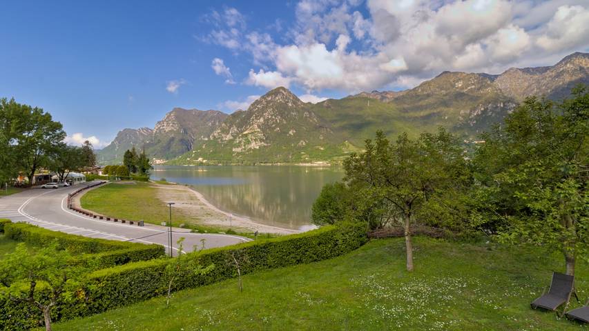 Ferienwohnung für 4 Personen, mit Garten und Seeblick sowie Terrasse, mit Haustier am Idrosee - 2