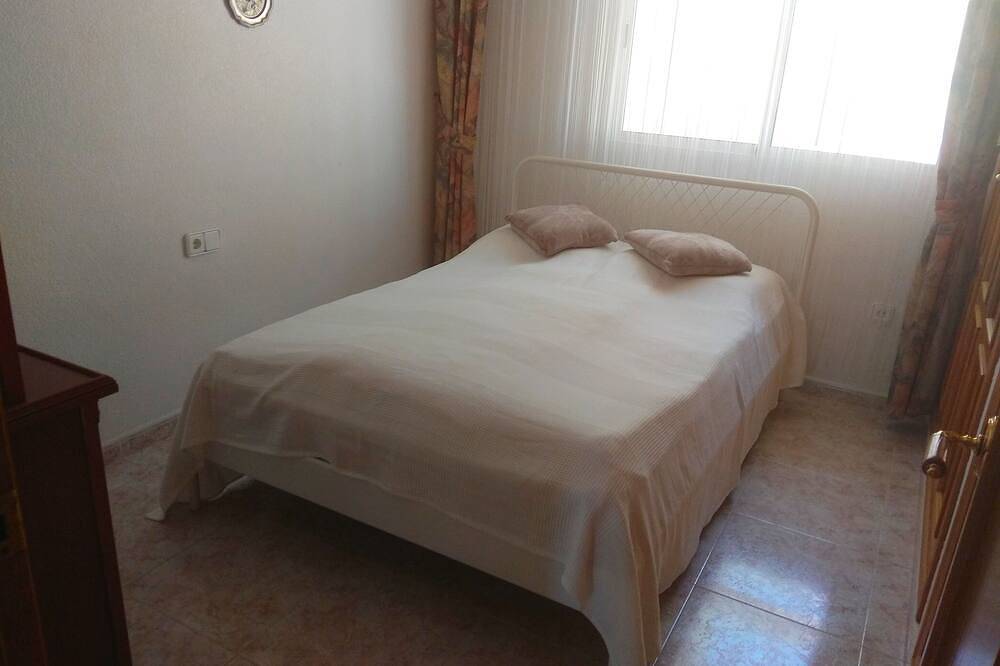 Ganze Wohnung, Schöne, klimatisierte Ferienwohnung mit Pool, direkt am Meer (4 Personen) in Playa de Campoamor - La Glea (Orihuela), Orihuela