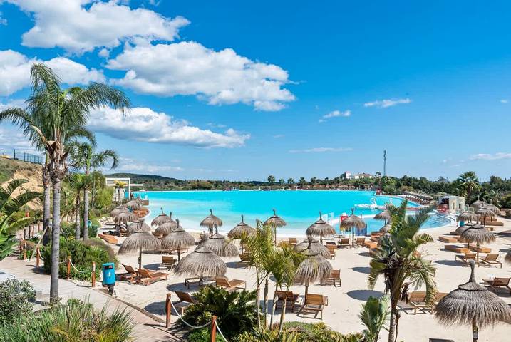 Ganze Wohnung, Scenic apartment in Alcazaba Lagoon with pools in Sierra (Casares), Casares