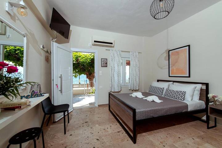 Gîte pour 3 personnes, avec jardin et vue dans Selianitika - 2