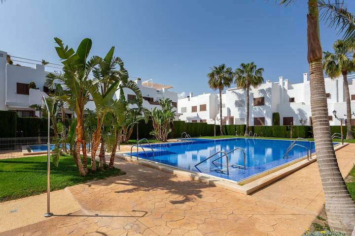 Location de vacances pour 5 personnes, avec jacuzzi ainsi que bassin pour enfant et jardin, animaux acceptés dans Mar de Pulpi