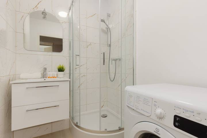 Entire apartment, Cozy Apartment with Balcony | 2 Bedrooms | Workspace. in Bemowo, Warsaw