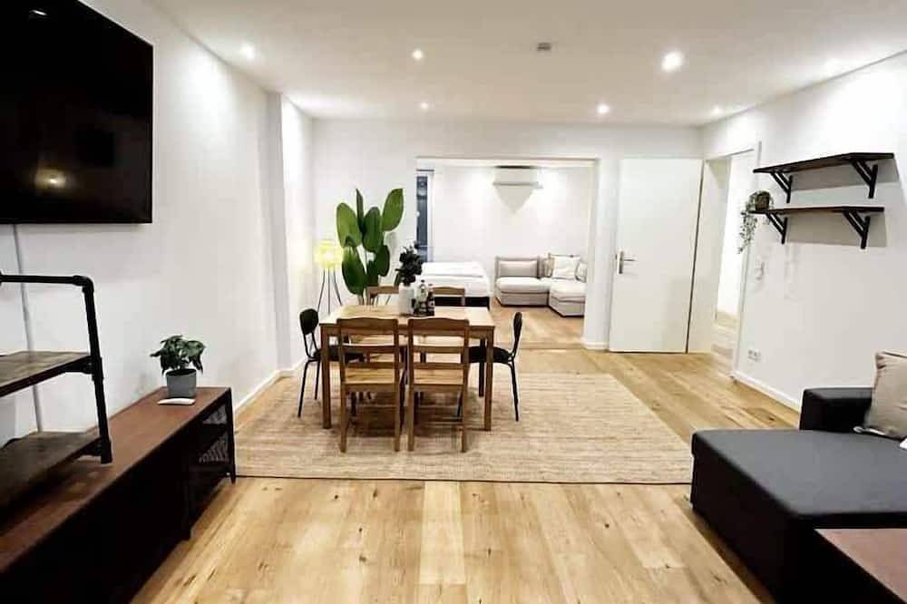 Ganze Wohnung, Spacious Apartment for 12 in Hamburg in Hamburg Rotherbaum, Hamburg