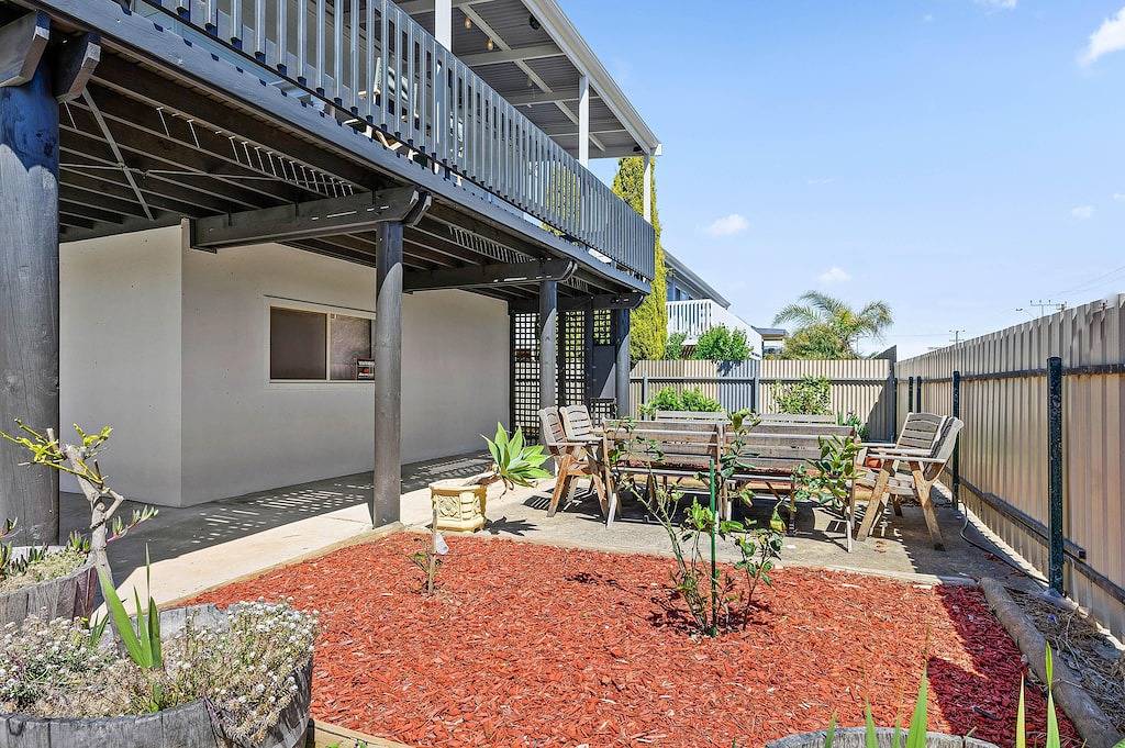 The Loveshack ~ Silver Sands - Family Entertainer Surrounded by Sea, Scrub & Hills in Aldinga Beach, City of Onkaparinga