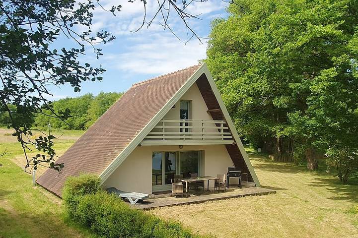 Gîte pour 6 personnes, avec balcon ainsi que piscine et jardin à Chaillac