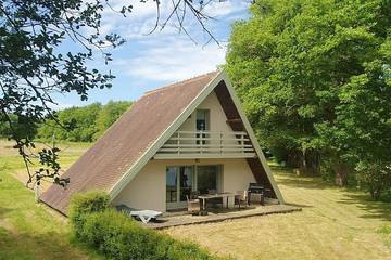 Maison de campagne pour 6 personnes, avec piscine ainsi que balcon et jardin à Chaillac