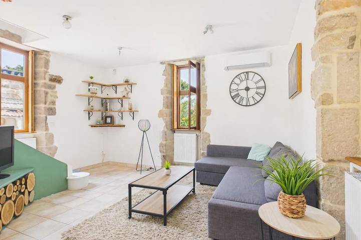 Ferienhaus für 6 Personen, mit Terrasse und Garten sowie Pool, mit Haustier