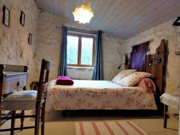 Chambre d’hôte pour 2 personnes, avec terrasse et jardin ainsi que vue et piscine à Bozas