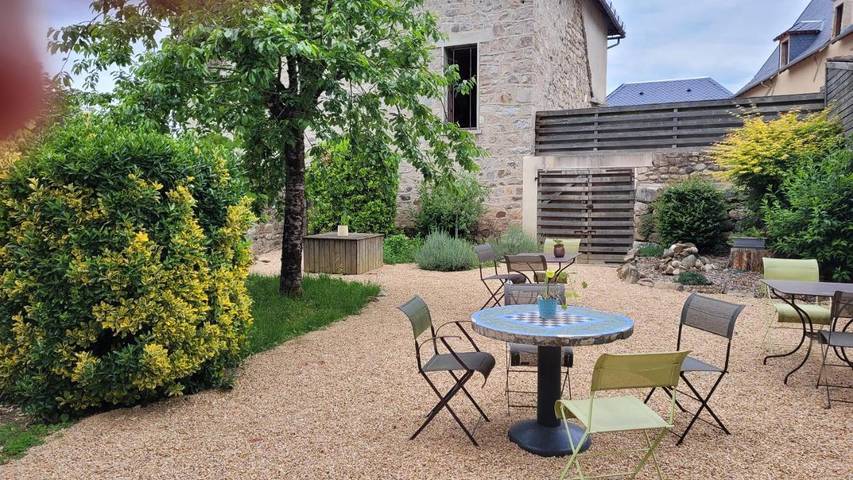 Hôtel pour 2 personnes, avec terrasse ainsi que jardin et vue à Argentat - 2