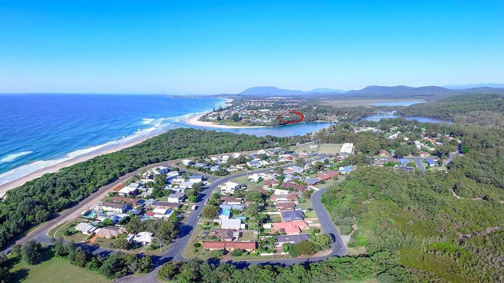 \"Aqua Cottage\" 16 Aqua Cres, Lake Cathie in Lake Cathie, Port Macquarie