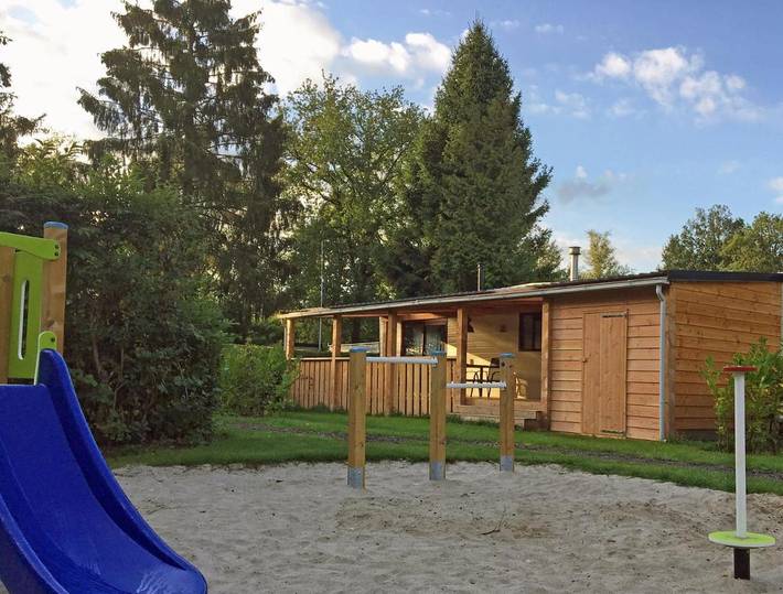 Vakantiehuis voor 4 personen, with Terras and Tuin as well as Zwembad and Uitzicht in Wateren