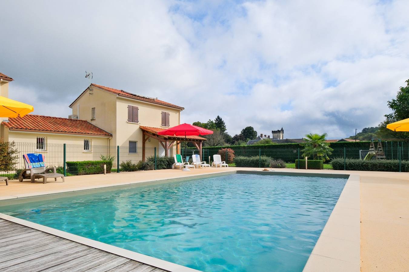 L’Ajuda – Maison avec climatisation et piscine partagée à Savignac-les-Églises in Savignac-les-Églises, Périgord Blanc