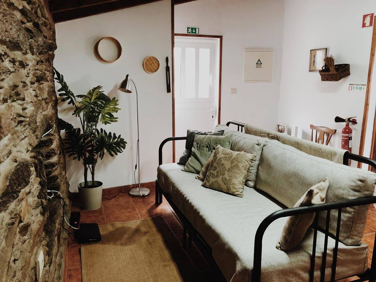 Two-Bedroom House in Vale de Mendiz, Casal de Loivos e Vilarinho de Cotas, Vale do Douro
