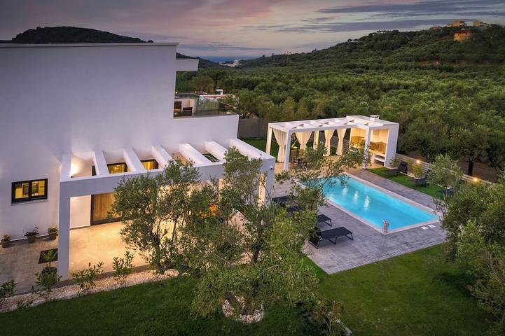 Villa voor 8 personen, met balkon en tuin in Planos