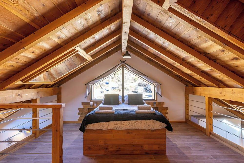 Ganze Wohnung, Chalet-style apartment - Parking - Quiet and cosy in Saint-Martin-de-Queyrières, Nationalpark Écrins