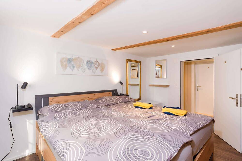 Helles Doppelzimmer in Glarus, 10min zum Walensee in Näfels, Glarus Nord