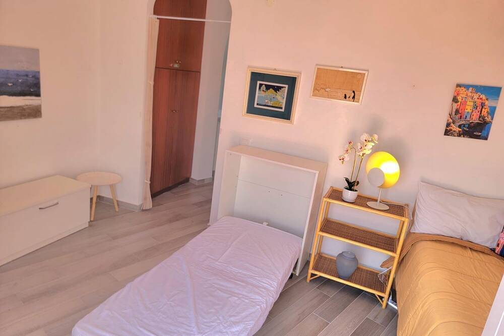 Panoramic ocean and mountain views townhouse, Scalea, Calabria- sleeps up to 7. in Scalea, Costa Tirrenica Calabria