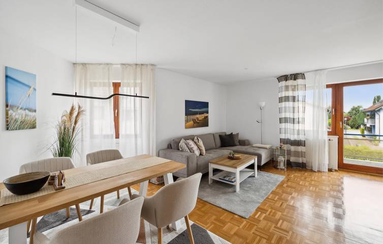 Entire holiday apartment, Serene Apartment with Terrace, Parking & Internet - Near Beach & River in Kehl, Central Black Forest