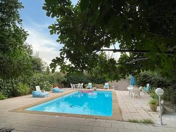 Gîte pour 2 personnes, avec piscine et terrasse à Châteauneuf-le-Rouge