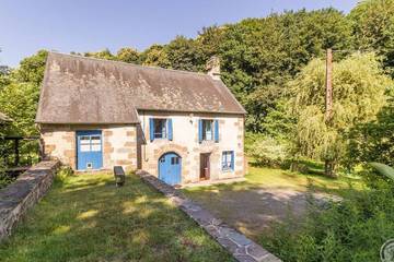Gîte pour 10 personnes, avec jardin dans Bourguenolles