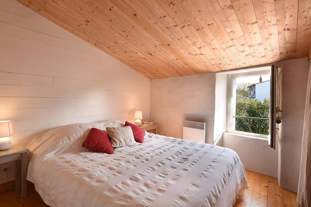 Casa antigua con encanto en el centro de Saint Clément des Baleines, cerca de la playa y equipada in Saint-Clément-des-Baleines, Isla de Ré