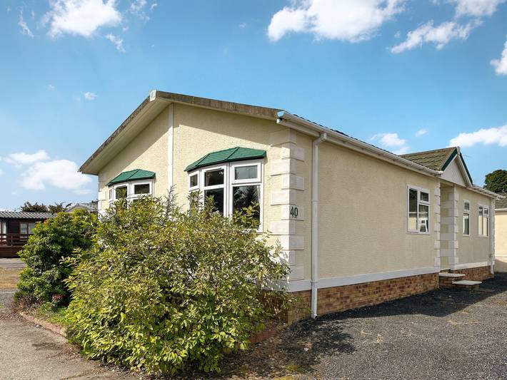 Log cabin for 4 people, with garden, with pets in Newton Stewart