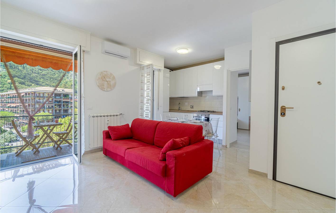 Ganze Ferienwohnung, Appartement mit Meerblick, Parkplatz und Terrasse in Recco, Riviera di Levante