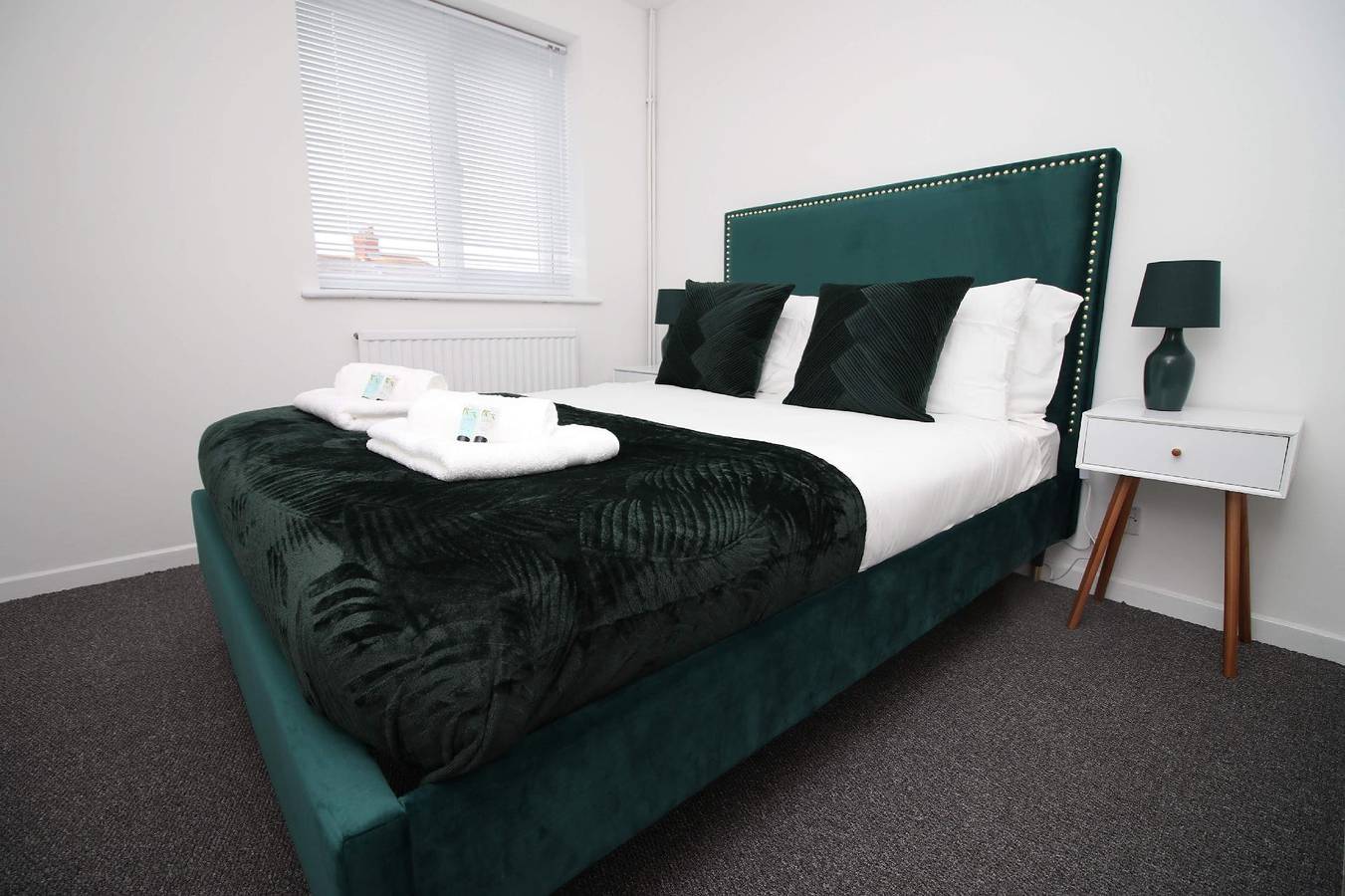 2 Bedroom House- 3 Beds, Free Parking, Wifi, Patio in Bristol, South West England